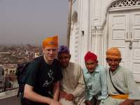 Ich mit 3 indischen Jungen