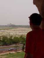 Stefan betrachtet Taj Mahal